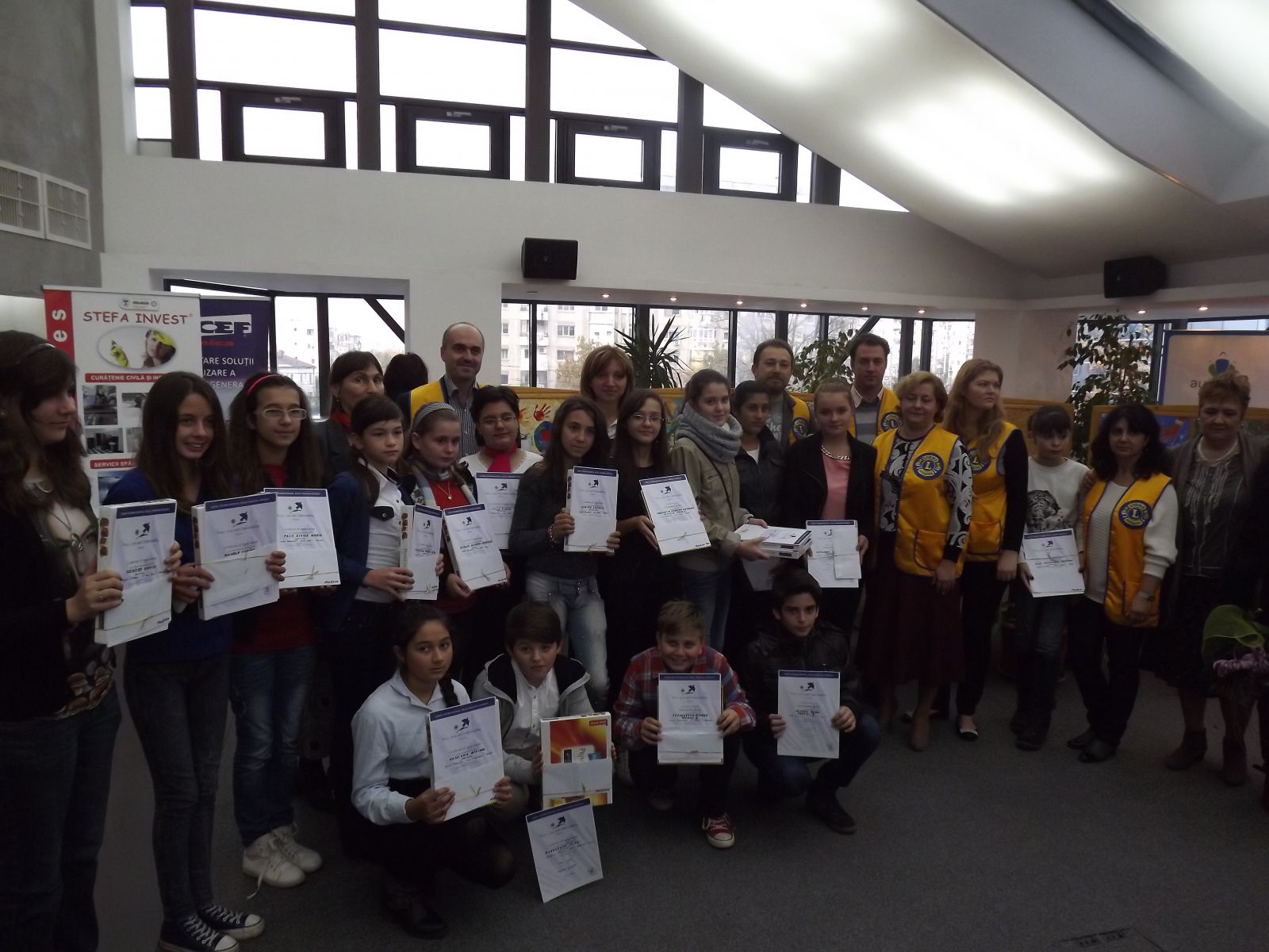EXCLUSIV: Club Lions Ploiesti a premiat castigatorii concursului „Afise pentru pace” 2014-2015