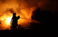 Incendiu de proportii la o fabrica de saltele din Urlati; pompierii lupta cu focul de 10 ore