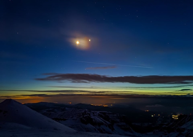 Fotografie UNICAT: Fenomen astronomic- „Prietenie” stransa intre Luna, Venus si Neptun