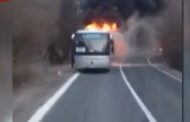 Un autocar cu 46 de pasageri la bord a luat foc in trafic, pe DN1, la Azuga!