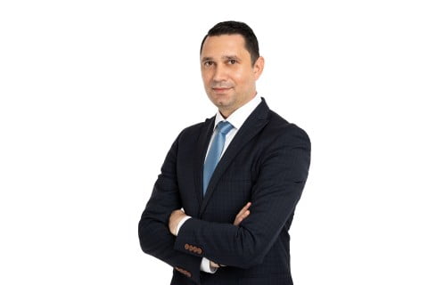 Bogdan Toader: „Peste 121.000 de copii prahoveni au ajuns bătaia de joc a Guvernului PNL!”
