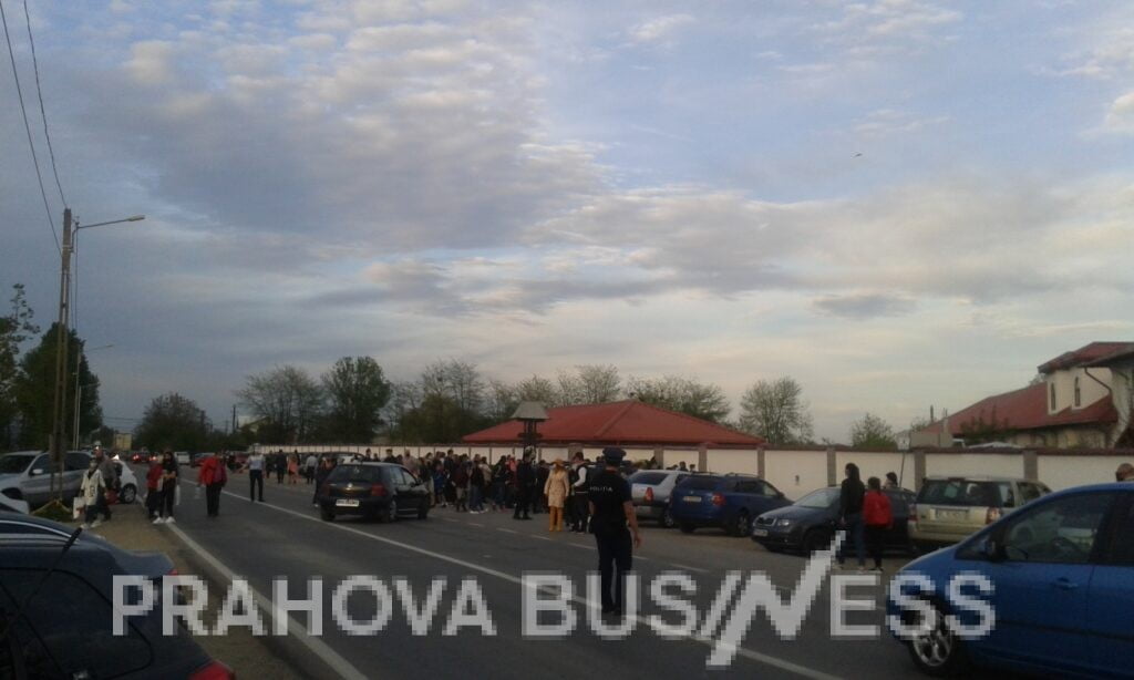 Foto: Mii de credinciosi la Manastirea Ghighiu, de Izvorul Tamaduirii Ghighiu Izvorul Tamaduirii e1620410531665