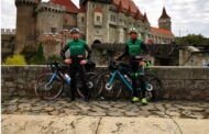 Reusita pentru echipa Modpack System: Ploiestenii Cristian Radu si Ionut Manta, la startul cursei cicliste Paris Brest Paris, cea mai faimoasa de anduranta din lume