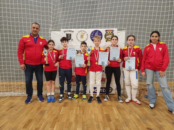 Cinci medalii obținute de floretiștii Clubului Sportiv Petrolul Ploiești la Cupa Shumen, în Bulgaria! scrima1