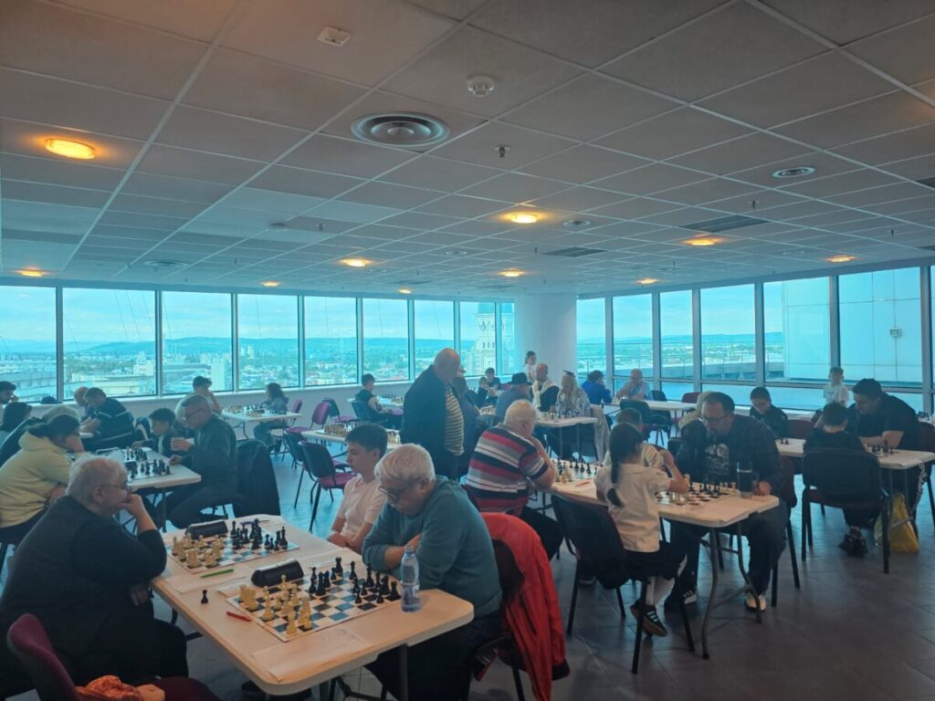 Maestrul FIDE Cristian Șerban (CSU Ploiesti) a devenit Campion județean la Șah. Pe podium au urcat doi sportivi de la CS Petrolul Ploiesti sah1